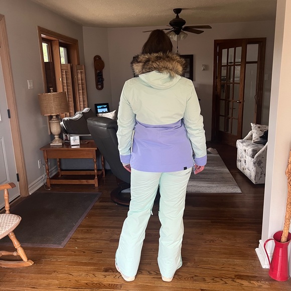 Roxy Ski Jacket and Matching Snow Pants - Picture 4 of 4